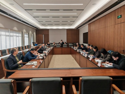 市政府党组成员舒庆带领市政府发展研究中心一行到参事室调研