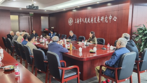 市政府发展研究中心召开离退休干部座谈会